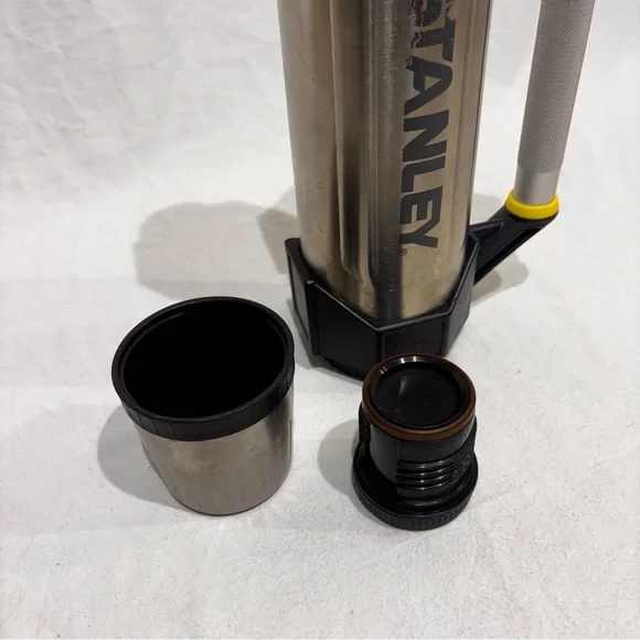 Stanley Aladdin The Bolt Stainless Steel Vacuum Thermos With Handle 1.1Qt/1L - Picture 6 of 10